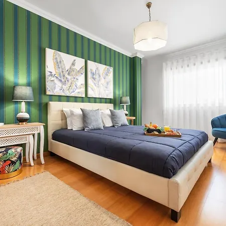 Ocean Getaway - No Coracao Do Carnaval Da Nazaré