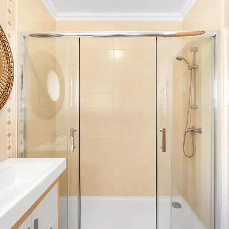 Ocean Getaway - Private Parking In The Center Of Apartment *