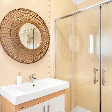 Ocean Getaway - Private Parking And Sea View Apartment